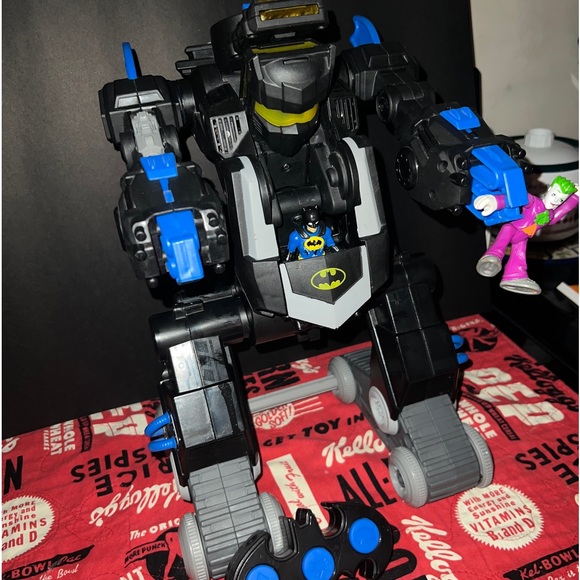 Remote controlled transforming Batman robot for the DC Super Friends Imaginext - Picture 4 of 7